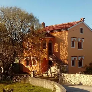 Laura , Pinezići Croazia